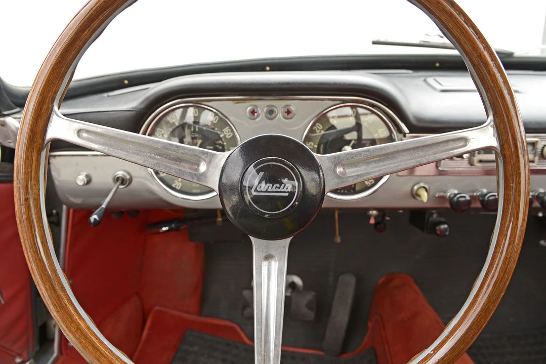 Lancia Flaminia - Image 8 of 26