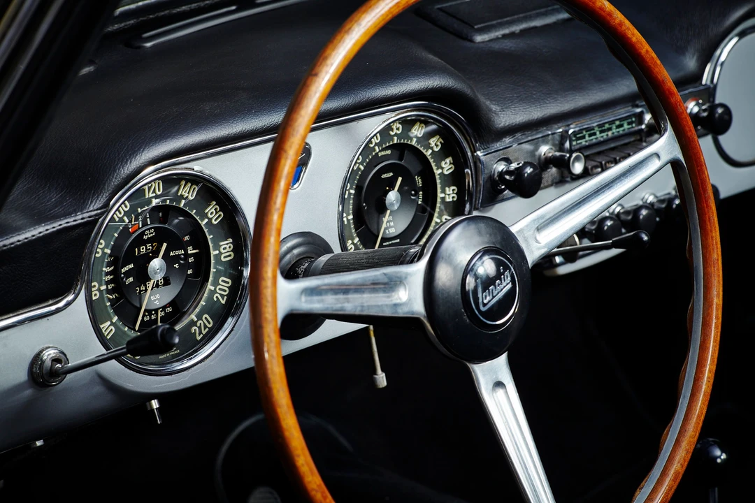 Lancia Flaminia - Image 7 of 11