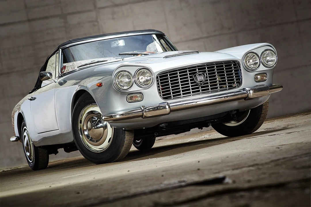 Lancia Flaminia - Image 2 of 11