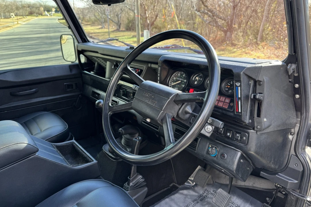 Land Rover Defender 110 - Image 5 of 8