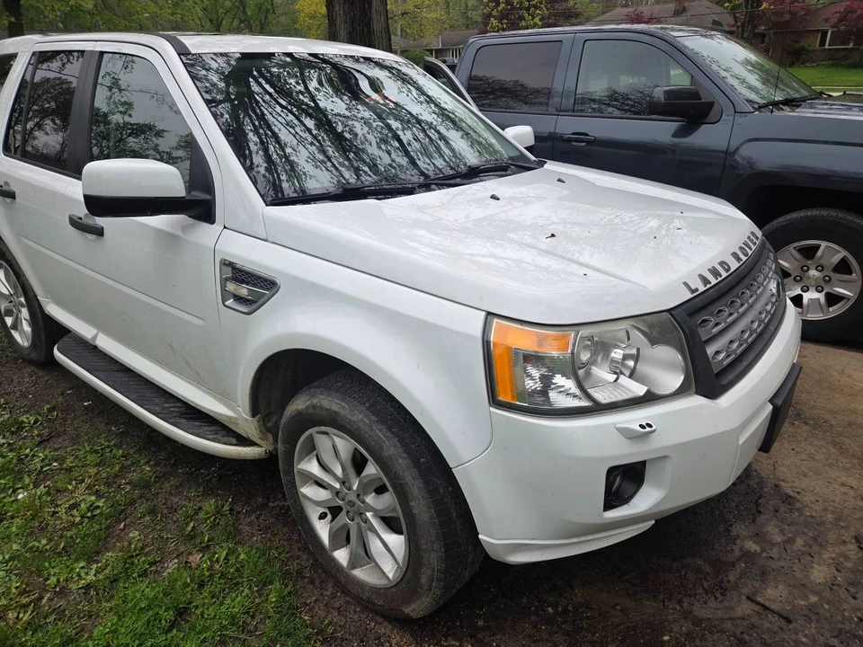 2011 Land Rover Freelander - Image 2 of 9