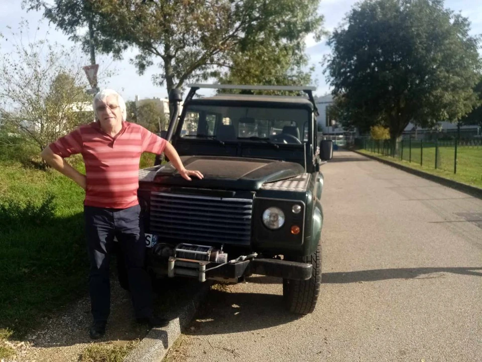 2002 Land Rover Defender 110 - Image 10 of 20