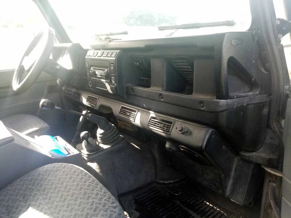 2002 Land Rover Defender 110 - Image 15 of 20