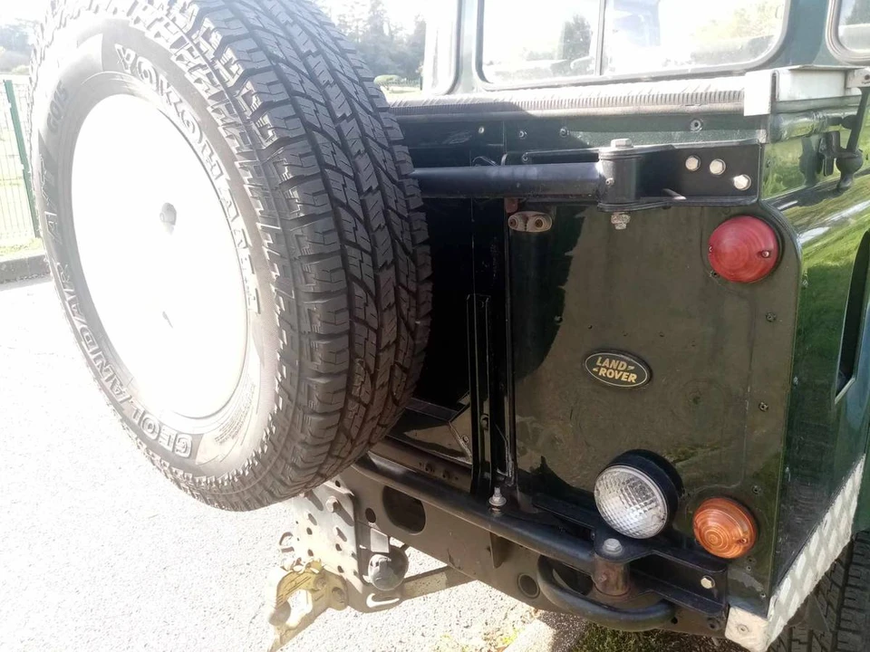 2002 Land Rover Defender 110 - Image 13 of 20
