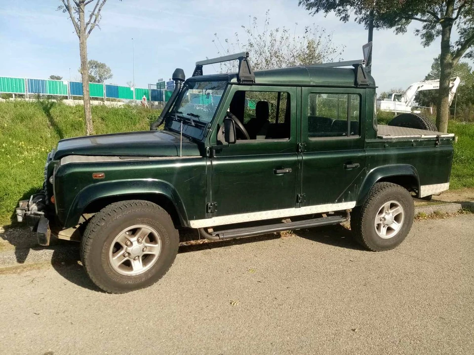 2002 Land Rover Defender 110 - Image 14 of 20