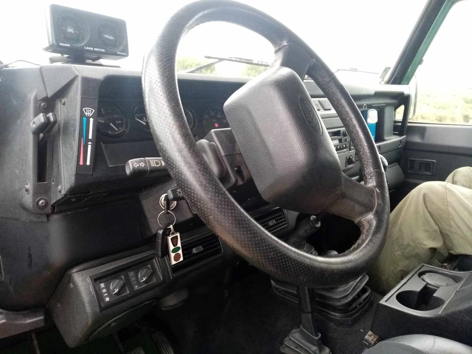 2003 Land Rover Defender 110 - Image 9 of 10