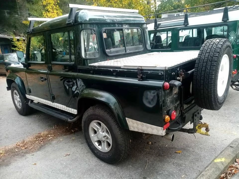2002 Land Rover Defender 110 - Image 5 of 21