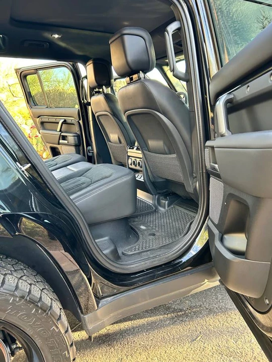 2023 Land Rover Defender V8 - Image 12 of 21