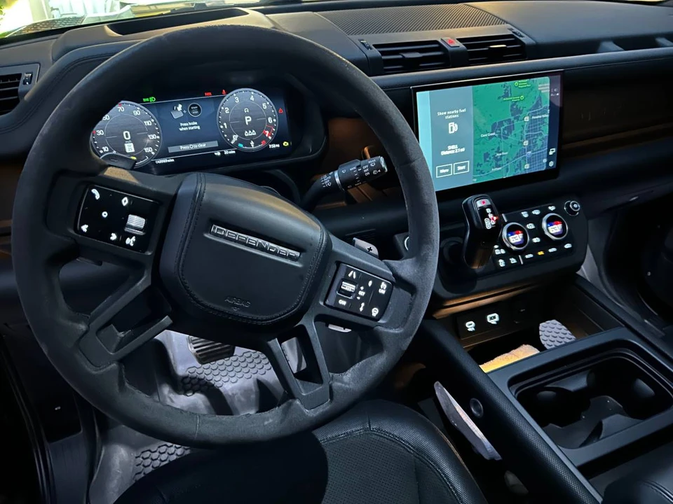 2023 Land Rover Defender V8 - Image 11 of 21
