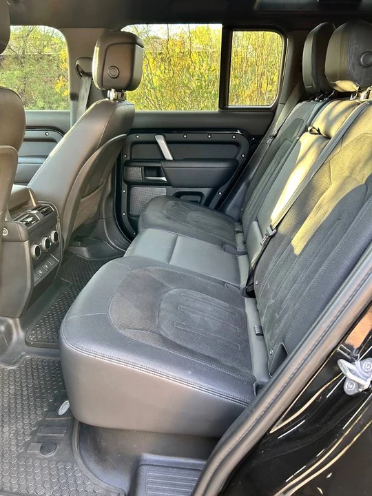 2023 Land Rover Defender V8 - Image 10 of 21
