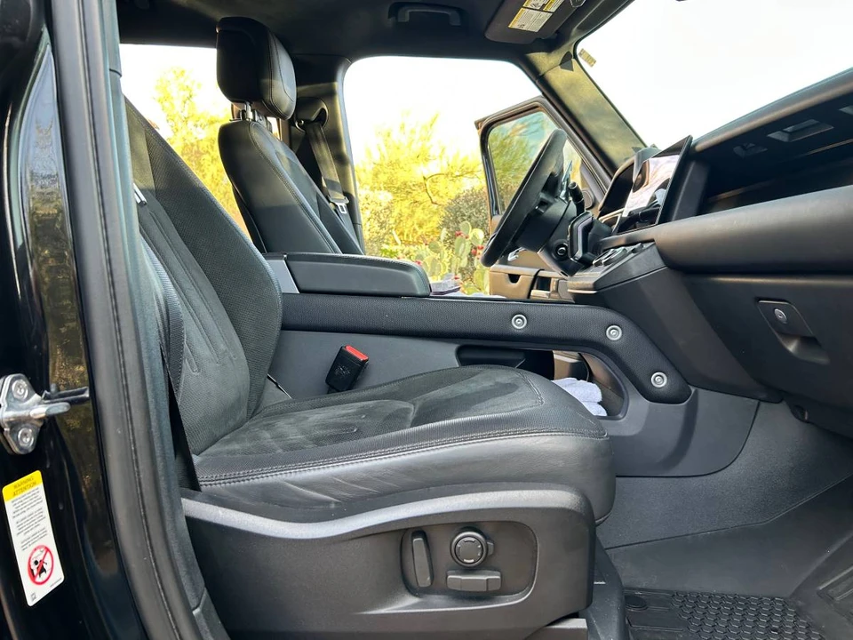 2023 Land Rover Defender V8 - Image 14 of 21