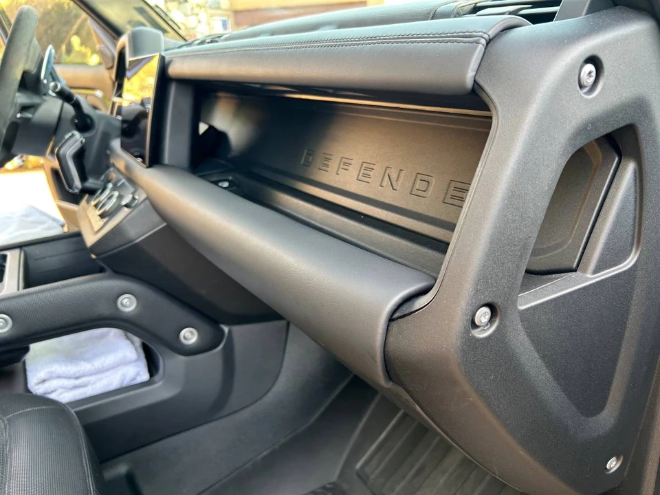 2023 Land Rover Defender V8 - Image 13 of 21
