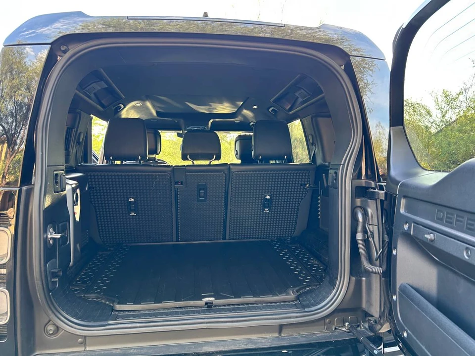 2023 Land Rover Defender V8 - Image 15 of 21