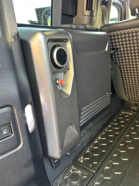 2023 Land Rover Defender V8 - Image 17 of 21