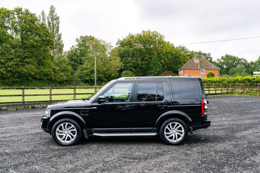 2016 Land Rover Discovery 4th Gen - Image 9 of 30