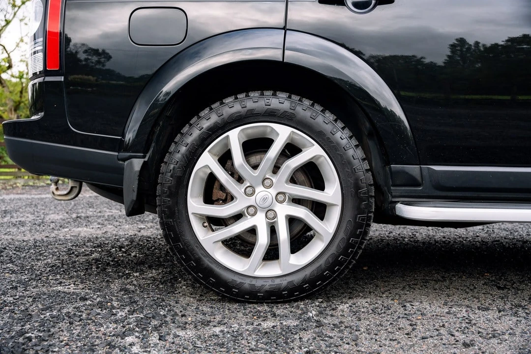 2016 Land Rover Discovery 4th Gen - Image 28 of 30