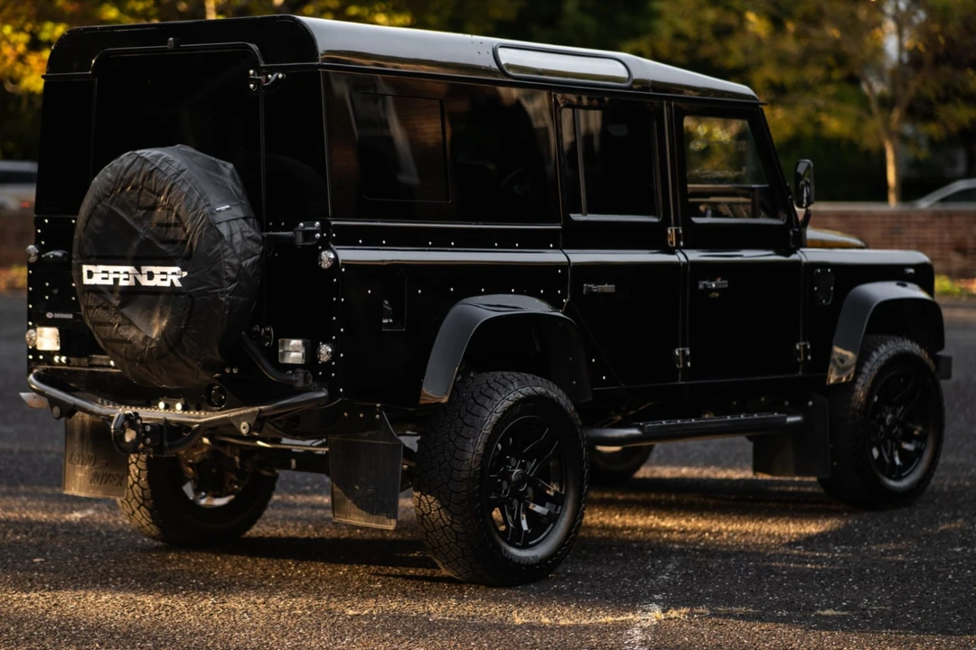 Land Rover Defender 110 - Image 2 of 8