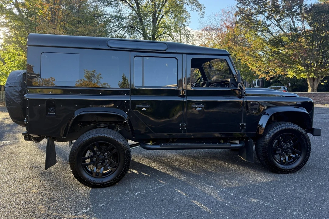 Land Rover Defender 110 - Image 3 of 8