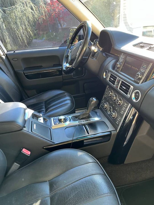 2011 Land Rover Range Rover L322 - Image 16 of 21