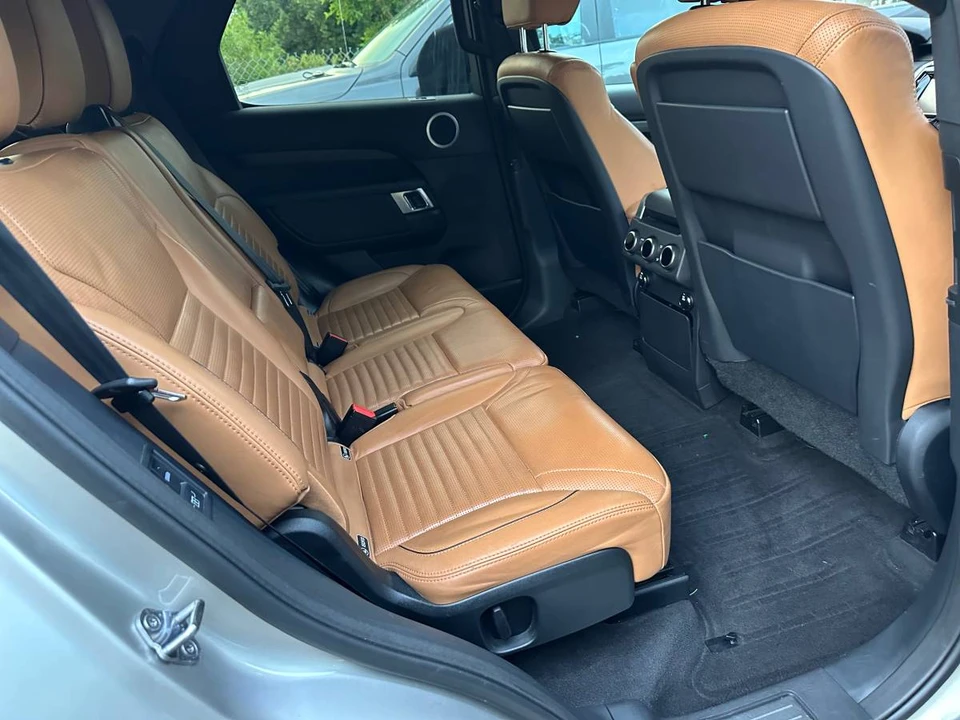2017 Land Rover Discovery 5th Gen - Image 9 of 15