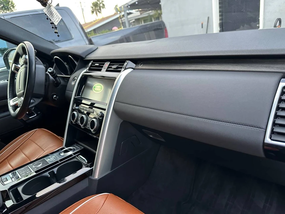 2017 Land Rover Discovery 5th Gen - Image 10 of 15