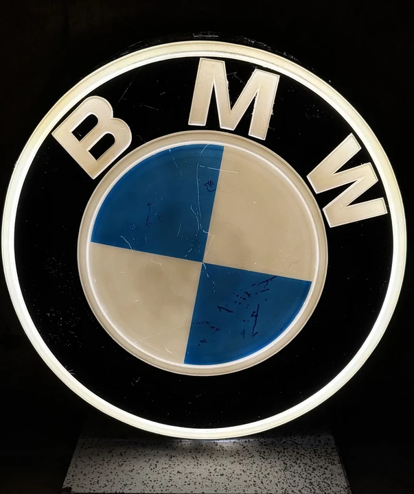 BMW - Image 11 of 15