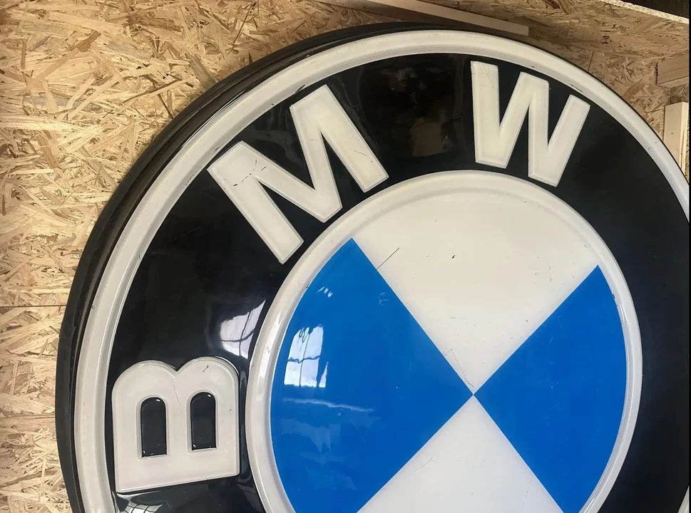 BMW - Image 6 of 15