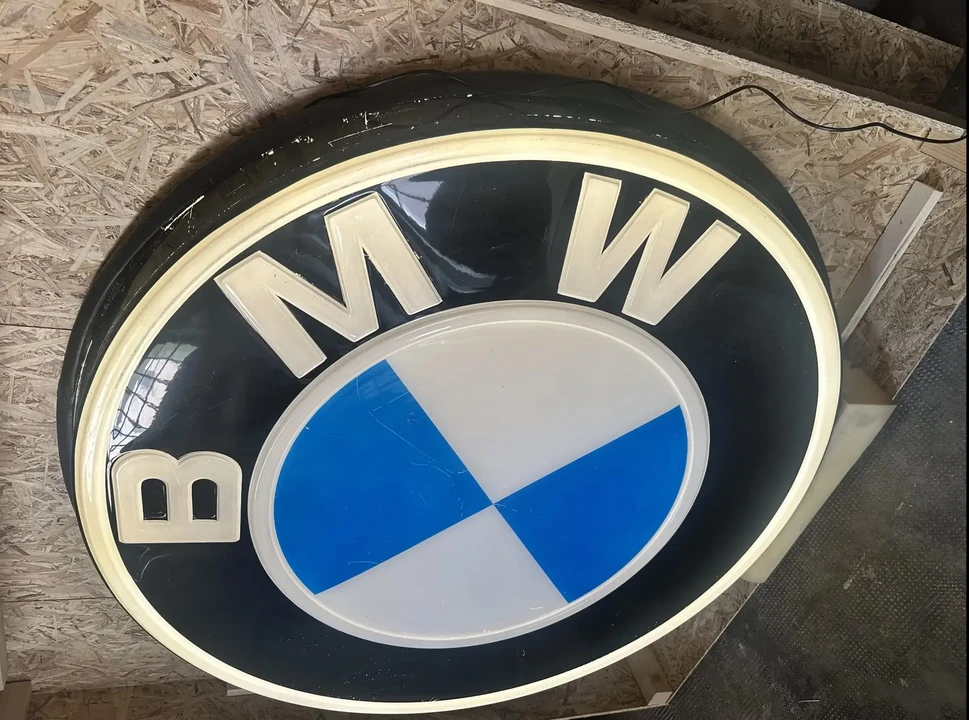 BMW - Image 4 of 15