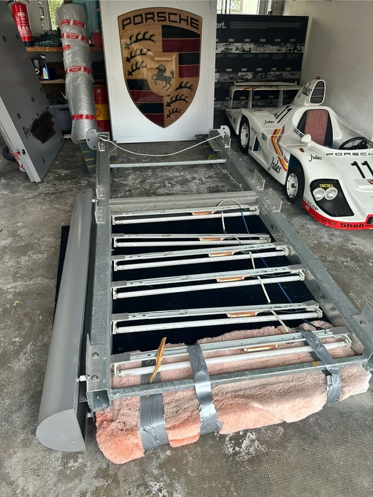 Porsche - Image 27 of 31