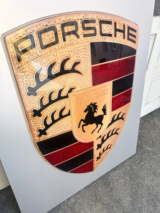 Porsche - Image 10 of 31