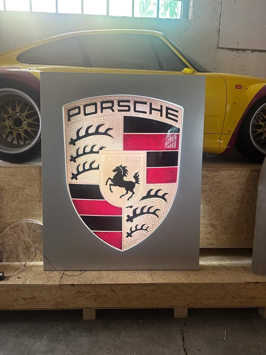 Porsche - Image 14 of 31
