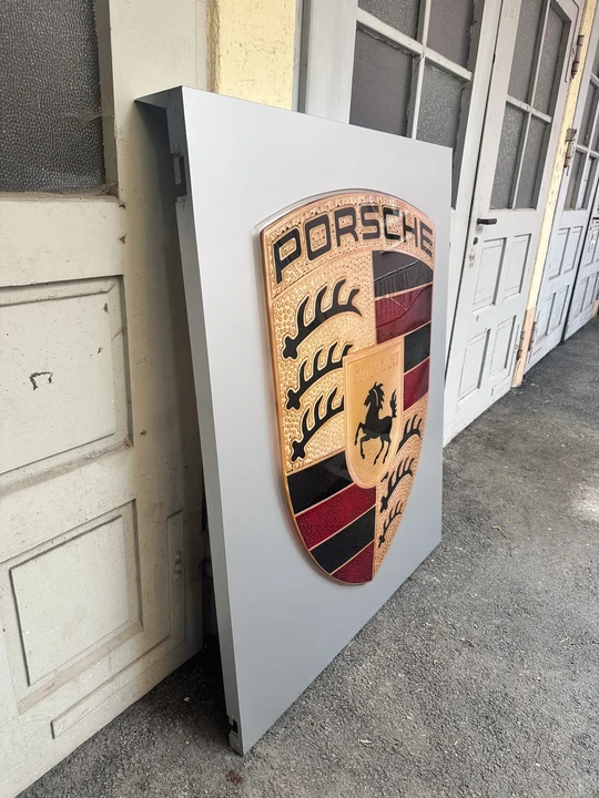 Porsche - Image 8 of 31