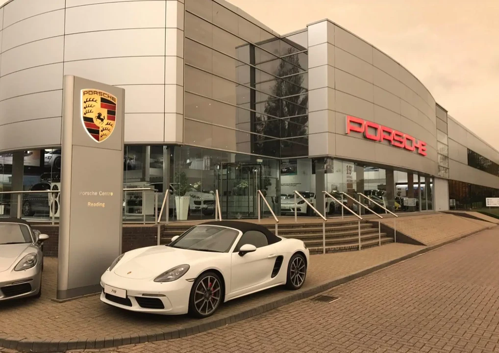 Porsche - Image 22 of 31