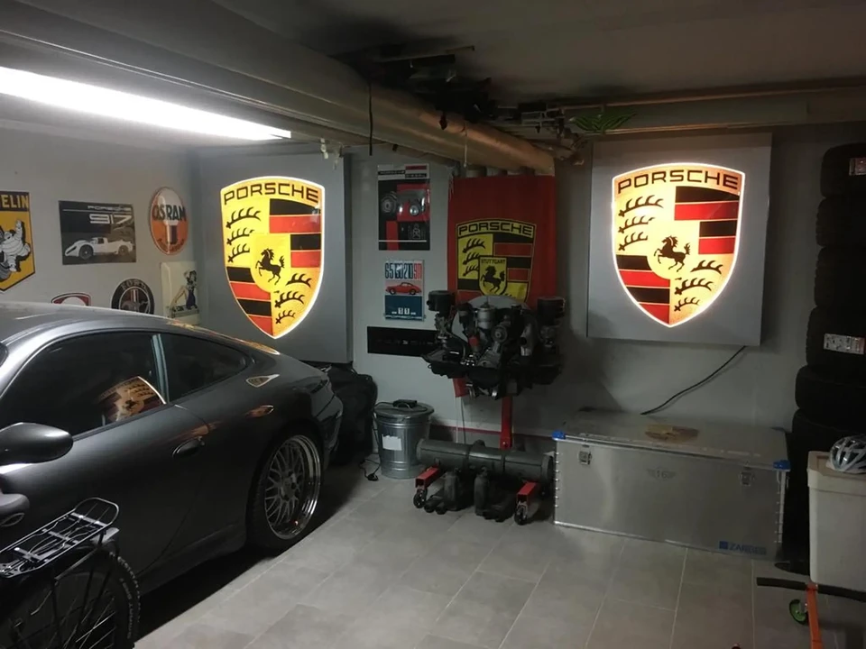 Porsche - Image 26 of 31