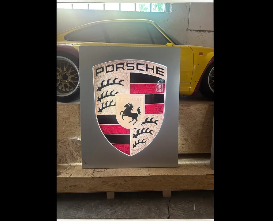 Porsche - Image 23 of 31