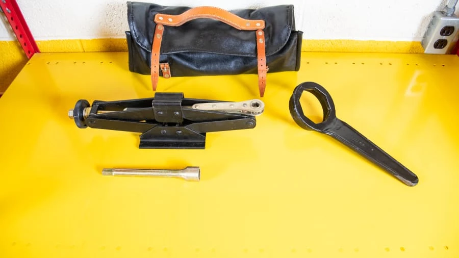 Parts & Memorabilia Tools - Image 3 of 4