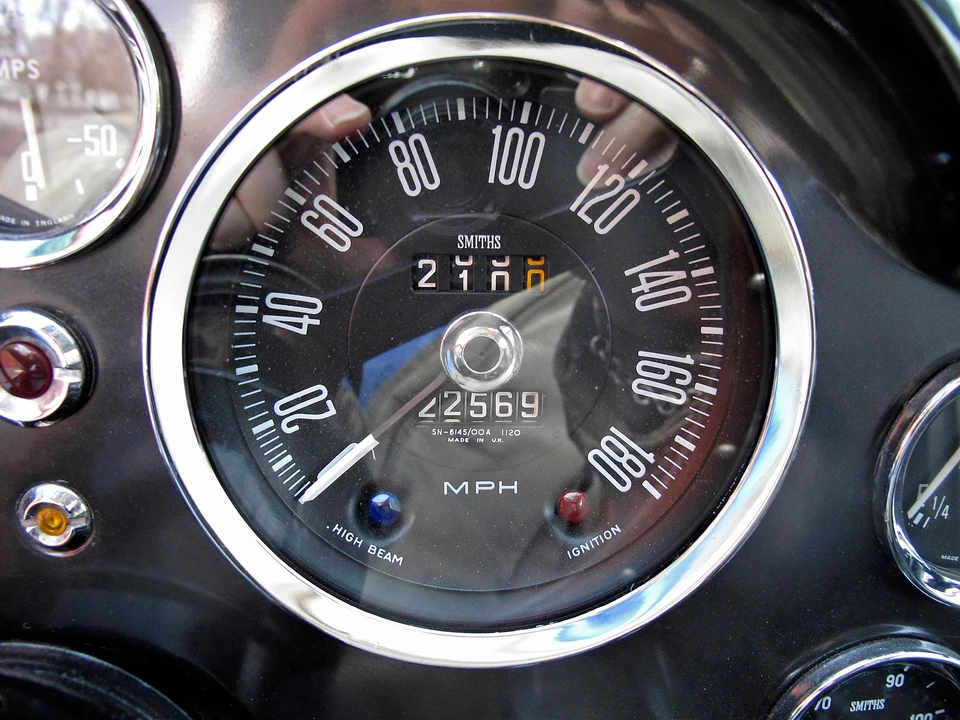 1969 Aston Martin DB6 Vantage - Image 10 of 14