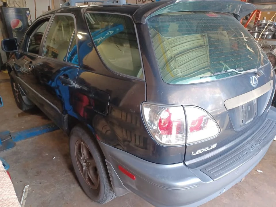 2002 Lexus RX 1st Gen - Image 6 of 9