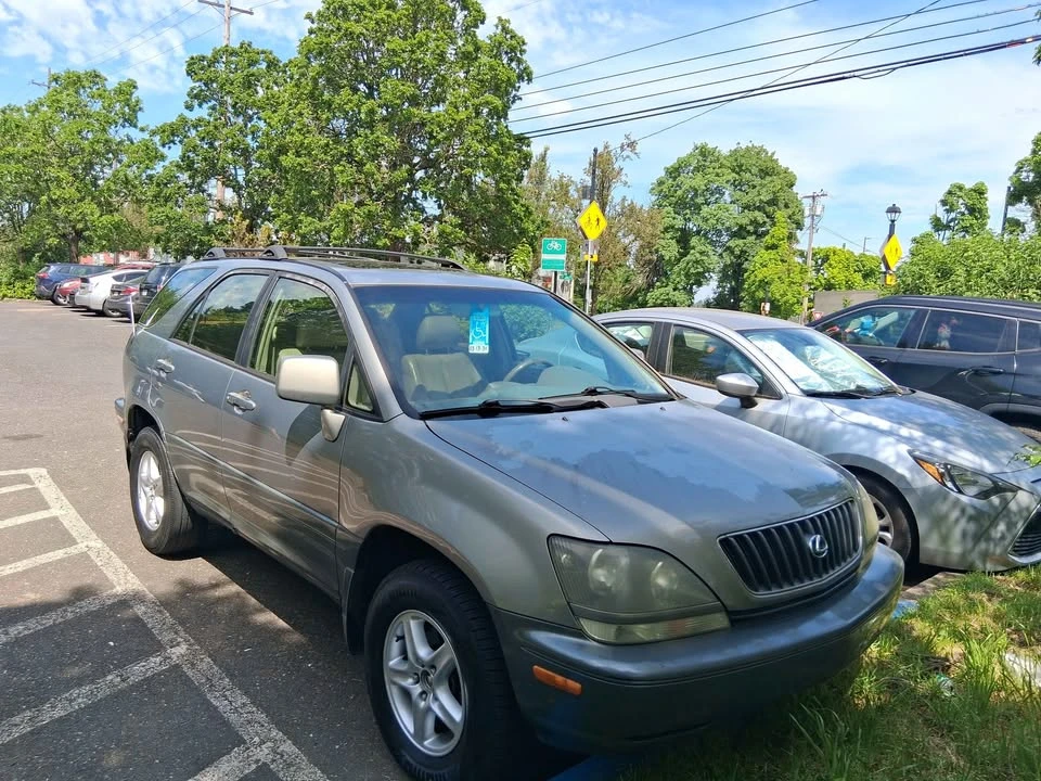 2000 Lexus RX 1st Gen - Image 4 of 10