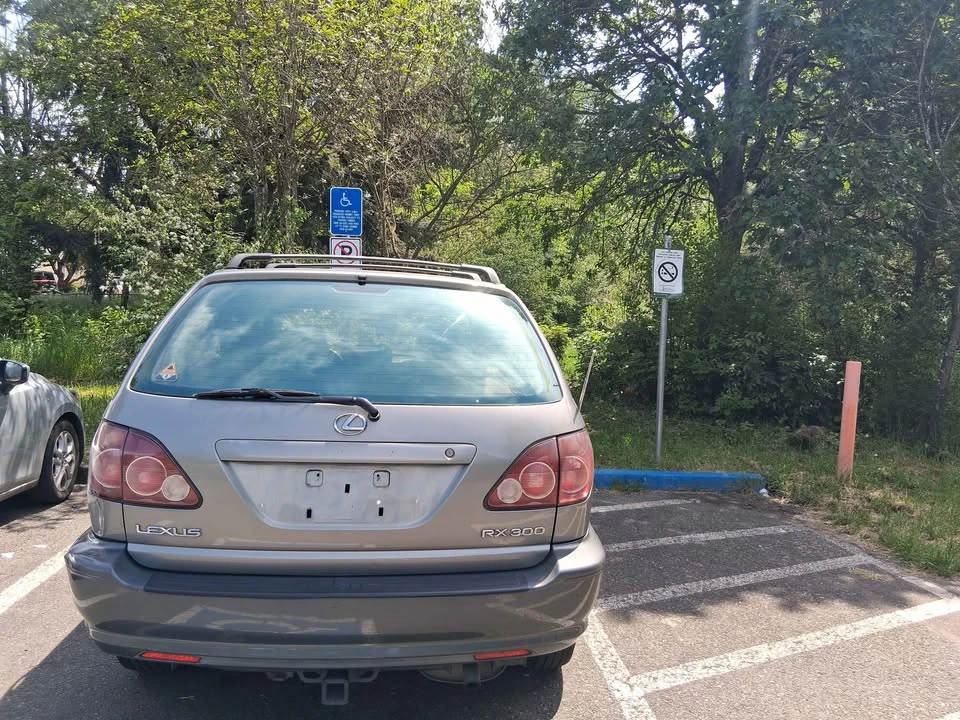 2000 Lexus RX 1st Gen - Image 5 of 10