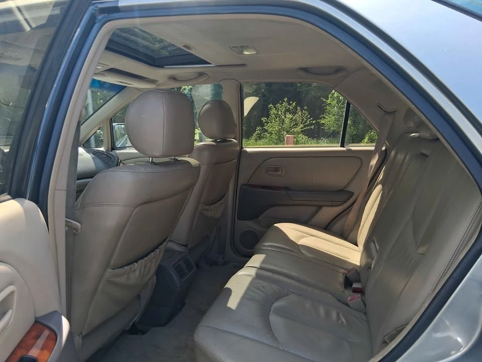 2000 Lexus RX 1st Gen - Image 7 of 10