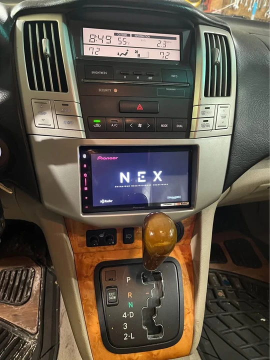 2005 Lexus RX 2nd Gen - Image 4 of 7