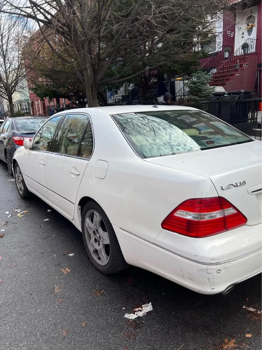 2005 Lexus LS 3rd Gen - Image 2 of 10