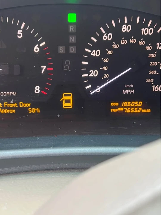 2005 Lexus LS 3rd Gen - Image 9 of 10