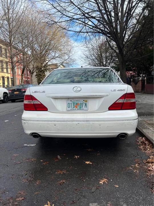 2005 Lexus LS 3rd Gen - Image 3 of 10