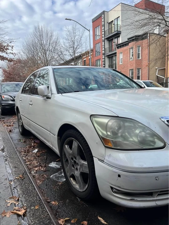 2005 Lexus LS 3rd Gen - Image 5 of 10