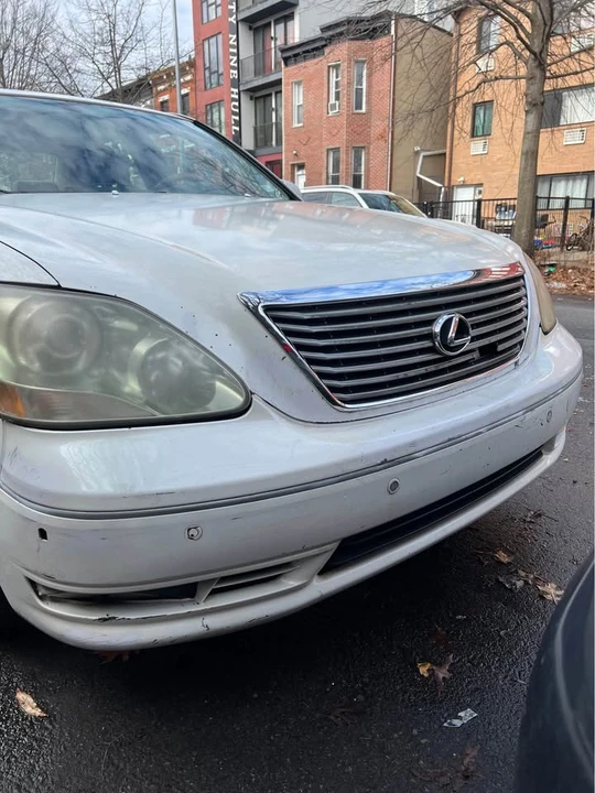 2005 Lexus LS 3rd Gen - Image 4 of 10