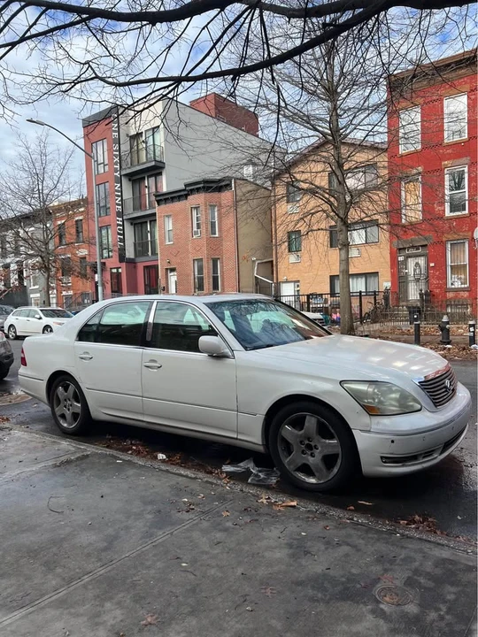 2005 Lexus LS 3rd Gen - Image 6 of 10