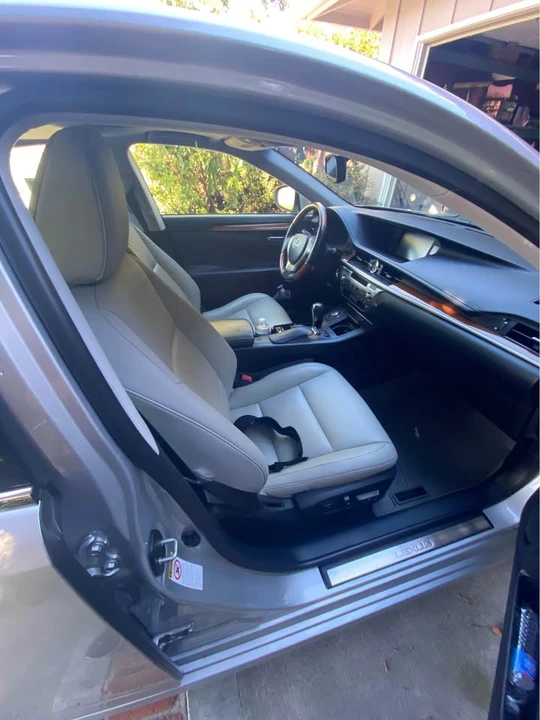 2013 Lexus ES 6th Gen - Image 5 of 7