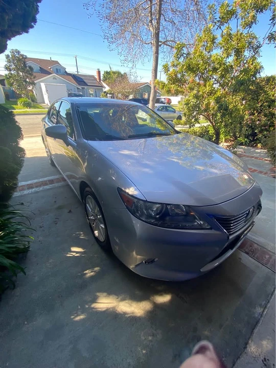 2013 Lexus ES 6th Gen - Image 2 of 7
